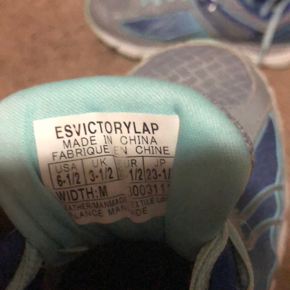 athletic shoes - Picture 3 of 3